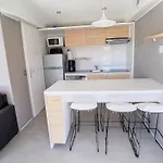 Ferienhaus Mobil-home Grand Confort 2 Chambres, Proche Plage, 4 Pers., Piscine Chauffée, Parking, Wi-fi Gratuit - Fr-1-361a-86 *