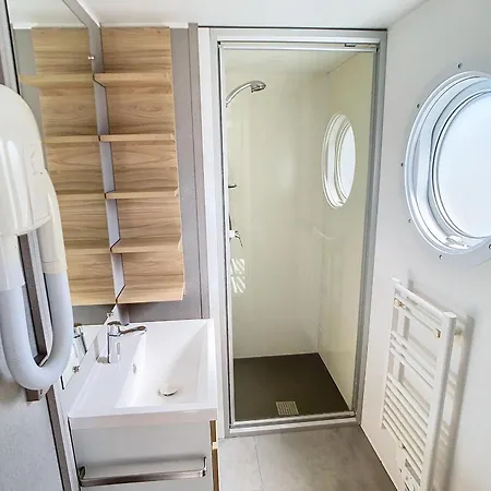 Ferienhaus Mobil-home Grand Confort 2 Chambres, Proche Plage, 4 Pers., Piscine Chauffee, Parking, Wi-fi Gratuit - Fr-1-361a-86 *