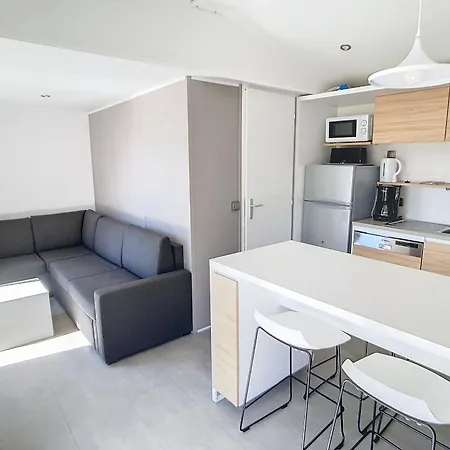 Ferienhaus Mobil-home Grand Confort 2 Chambres, Proche Plage, 4 Pers., Piscine Chauffée, Parking, Wi-fi Gratuit - Fr-1-361a-86