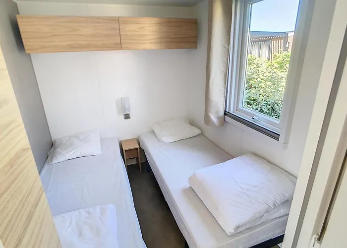 Casa vacanze Mobil-home Grand Confort 2 Chambres, Proche Plage, 4 Pers., Piscine Chauffée, Parking, Wi-fi Gratuit - Fr-1-361a-86 *